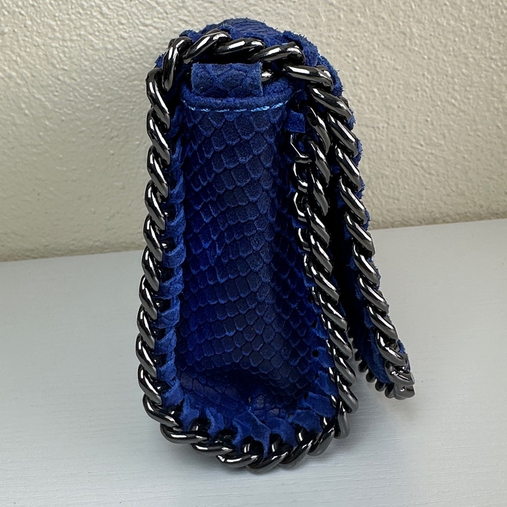FIRENZE Italy Chic Blue Leather Chain link Crossbody Bag - Picture 6 of 10
